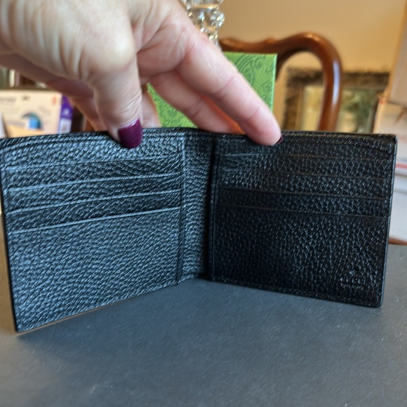 NWOT Gucci wallet - Picture 3 of 8